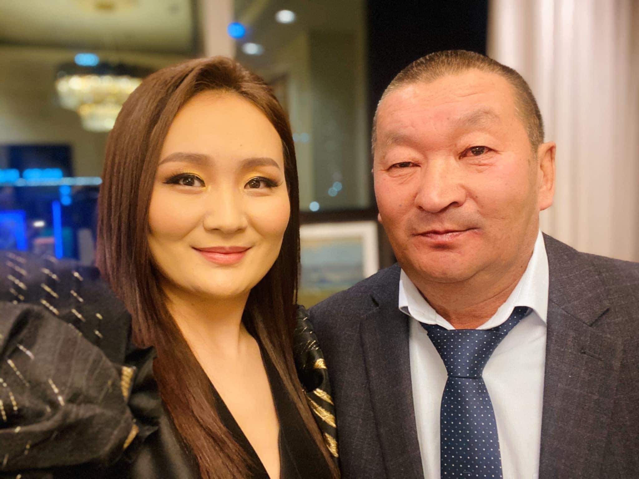 Дуучин Э.Чулуунчимэг аавынхаа дурсгалд дуун суварга бүтээжээ – ТАС.МН